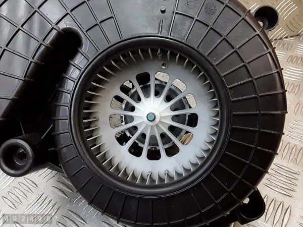 Renault Zoe lämmityspuhallin OEM z9715 - Käytetty image 5