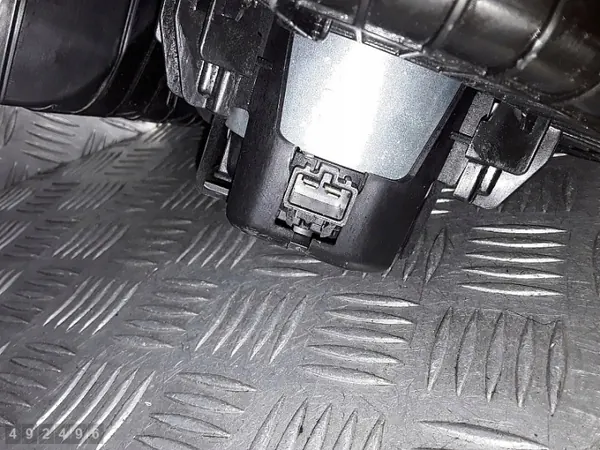 Renault Zoe lämmityspuhallin OEM z9715 - Käytetty image 6