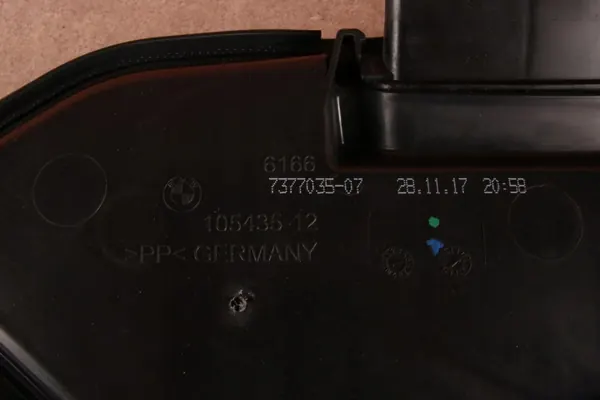 Réservoir lave-glace BMW G32 GT OEM 7377035 avec pompe image 8