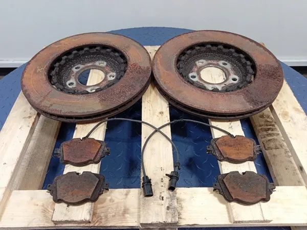 BENTAYGA 6.0 W12 Discos e Pastilhas de Freio Traseiros image 2