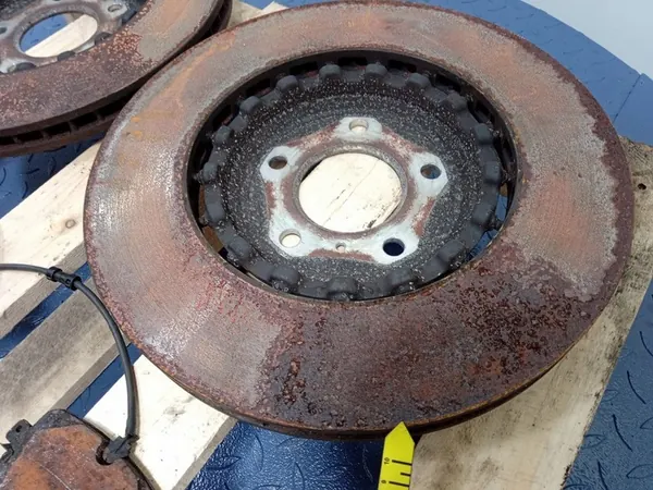 BENTAYGA 6.0 W12 Discos e Pastilhas de Freio Traseiros image 3