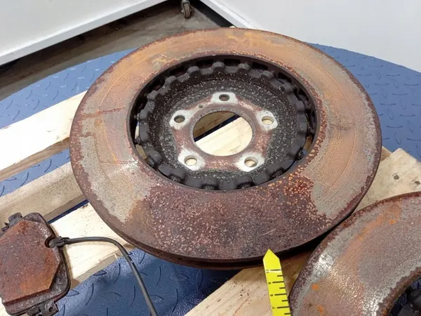 BENTAYGA 6.0 W12 Discos e Pastilhas de Freio Traseiros image 4