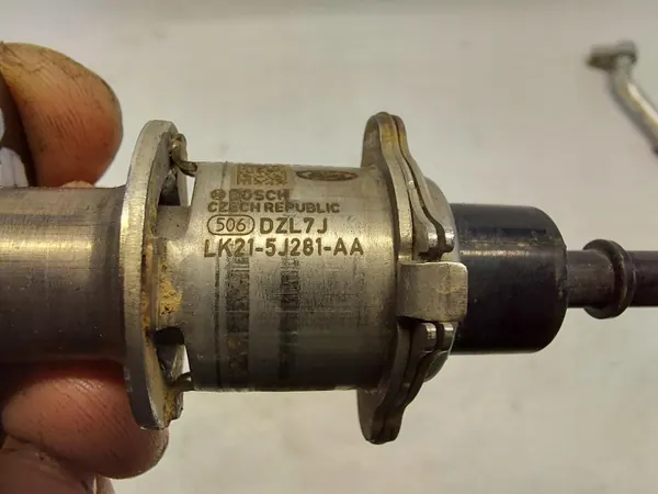 Inyector AdBlue Ford OE OEM LK21-5J281-AA Usado image 3