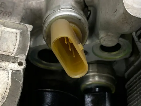 Tesla Model 3/Y Koelvloeistoftank OEM 1506803-00-F image 10