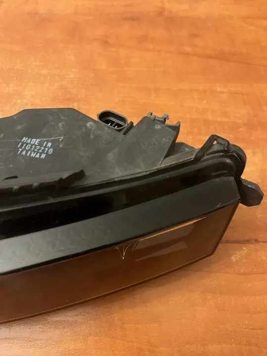 Ampare antibrouillard halogène avant droit OEM 5E0941700F image 6