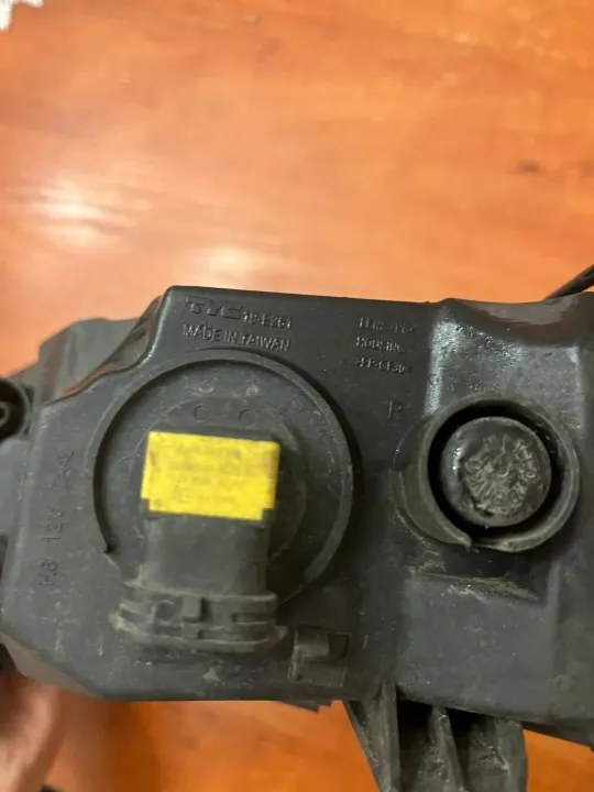 Ampare antibrouillard halogène avant droit OEM 5E0941700F image 7