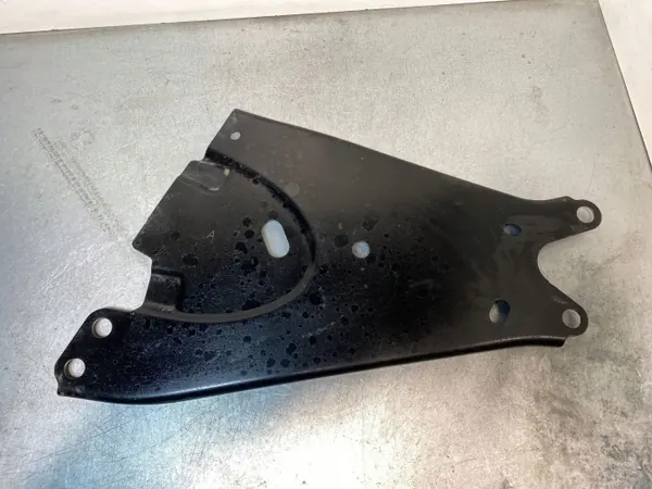 Subaru OE FBZ18095 Voor-onderbodemschild image 3