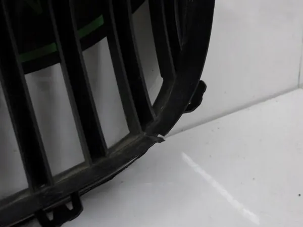 BMW 5 F10 F11 Right Front Grill OE 51137336478 image 3