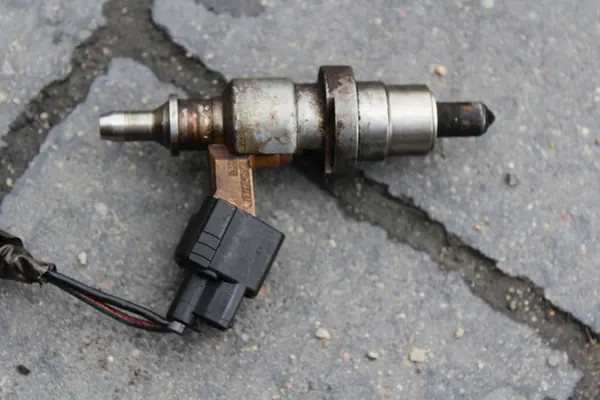 Injektor för Avensis T27 T25 Auris 2.2 D4D DPF image 2