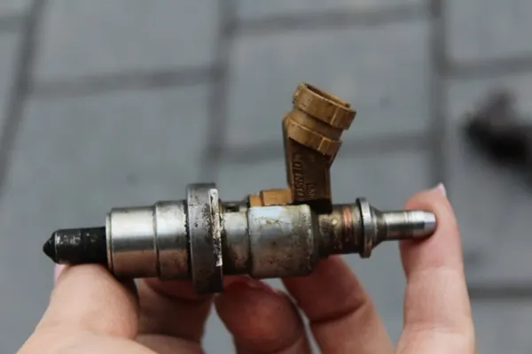 Injektor för Avensis T27 T25 Auris 2.2 D4D DPF image 3