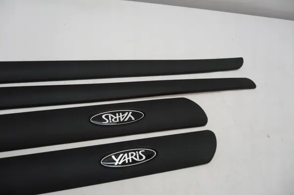 RIDER F14/YARIS I, II Sidodörrslist Set - Begagnad image 3