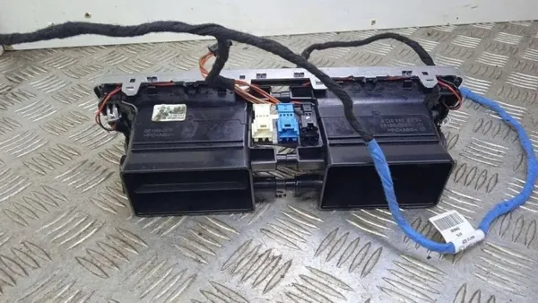 Prise d'air console Mercedes-Benz OEM A2188300054 image 3