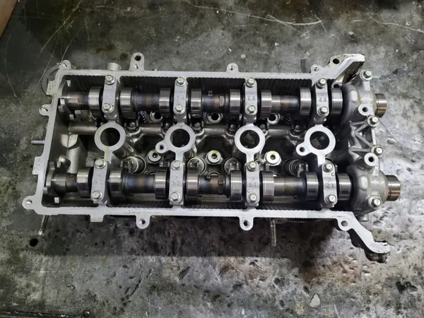 OEM 11717805183 Culata & Árboles de Levas Usado image 2