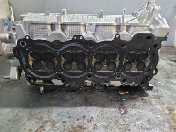 OEM 11717805183 Culata & Árboles de Levas Usado image 4