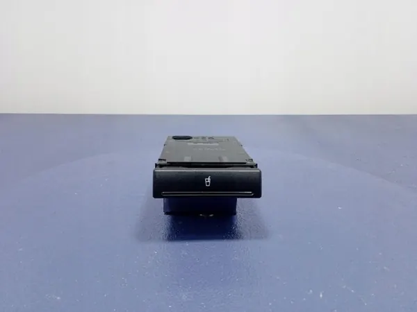 Audi A6 C5 Dryckeshållare OEM 4B0862534C - Begagnad image 2