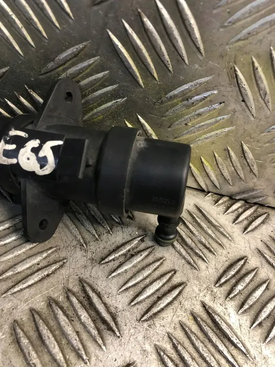 BMW 7 E65 E66 Rechter Koplampwasmond OEM 7001949 image 3