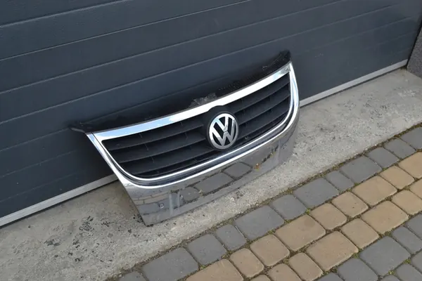 VW Touran I Front Grill 1T0853651D image 2