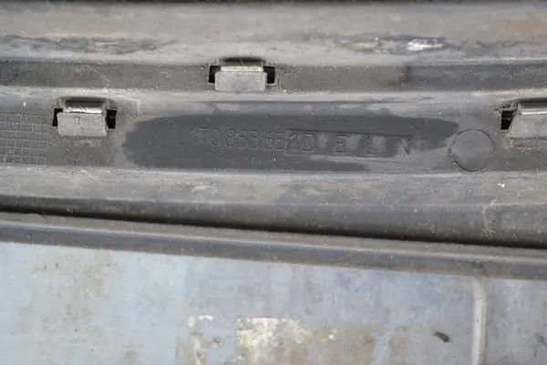 VW Touran I Front Grill 1T0853651D image 3