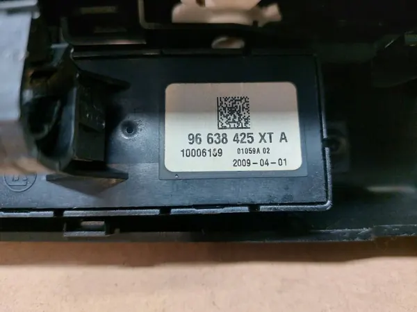 OEM 96638425XT Ventilationsgall för Peugeot 3008 I image 5