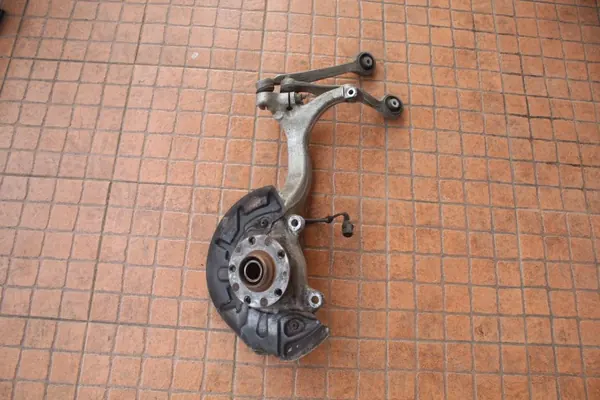 Audi A4 B6 2.5 TDI vasen etunivel OEM 8E0407241B image 2