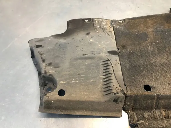 Audi A5 Underbody Shield Höger 8K0825208D image 2