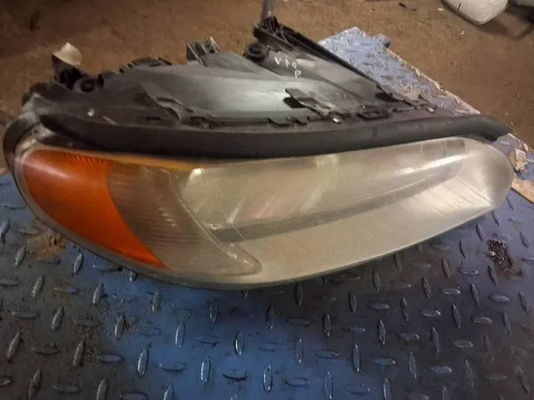 VOLVO V70 S80 Etuvalo image 4