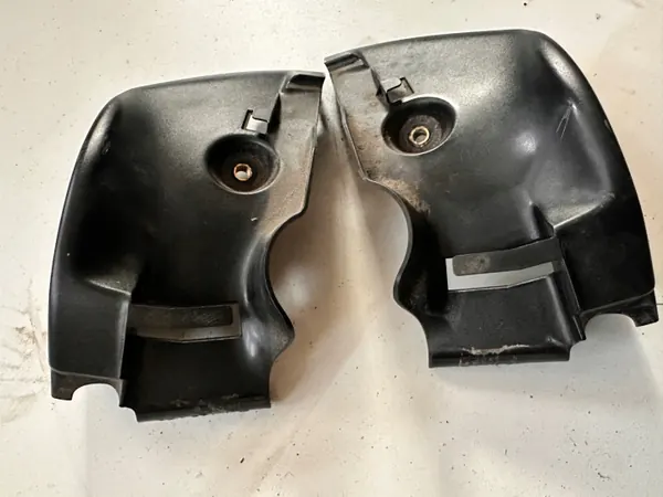 Mercedes C-Klasse W204 Gordelgeleider Kap OEM A2046932033 image 2