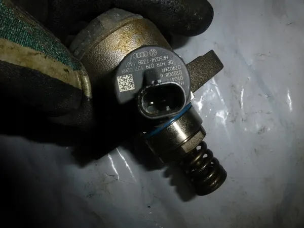 Polttoainepumppu VW Audi A8 A4 A5 A6 079127026R image 5