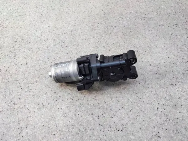 Motor ajuste asiento conductor Mitsubishi OE 148A5-S7001 image 2