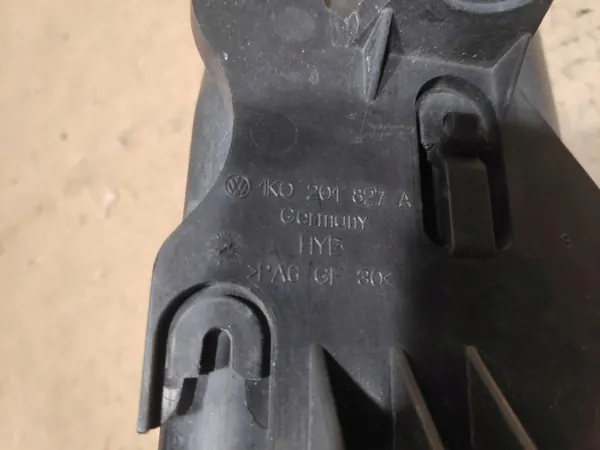 Koolstoffilterhuis OEM 1K0 201 801D voor VW Golf V image 3