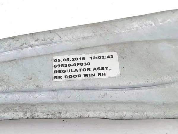 Regulador manual janela traseira Toyota Verso OEM 698300F030 image 3