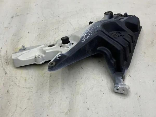 Support de garde-boue avant Volvo V60 II OEM 32288930 image 4