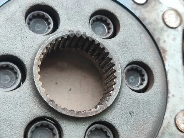 VW SKODA AUDI 2.0 TDI Kaksoismassaväkäri DSG 03L105266CL image 5