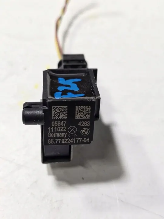 Sensor de impacto airbag BMW OEM 779224177 - Usado image 3
