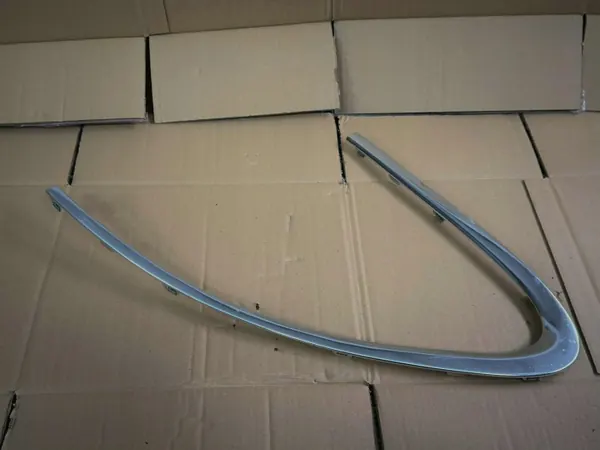 OEM 7P5853996 Takaikkunan Lista Oikea Porsche Cayenne image 2