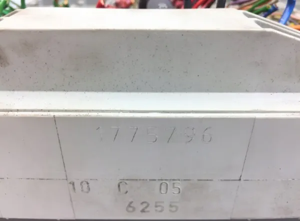 Caixa de fusíveis Scania OEM 1775796 - Estado usado image 3