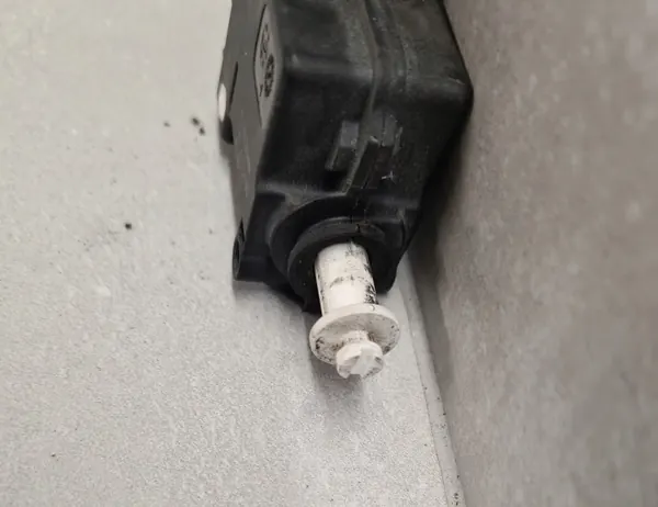 Bränslelucksaktuator OEM 13348741 för Astra IV J image 3