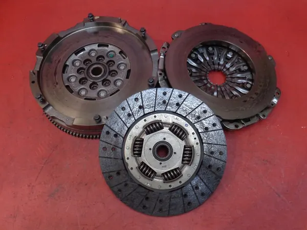 Kaksoismassaväkäri Ford Transit Custom 2.0 TDCI 2017 GK21-6477-AA image 2