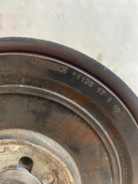 Kampiakselin hihnapyörä OEM 112817110 VW Multivan T4 image 5
