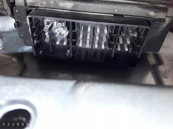 VW Transporter T5 ikkunan säädin OEM 7h0837730b image 4