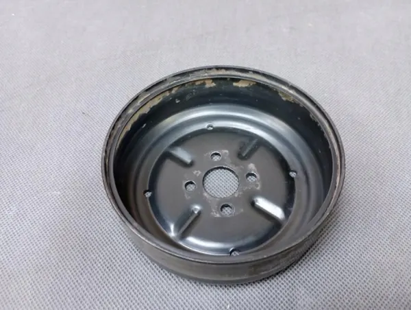 Polea Bomba Agua Mercedes OEM A2712020210 Usado image 4