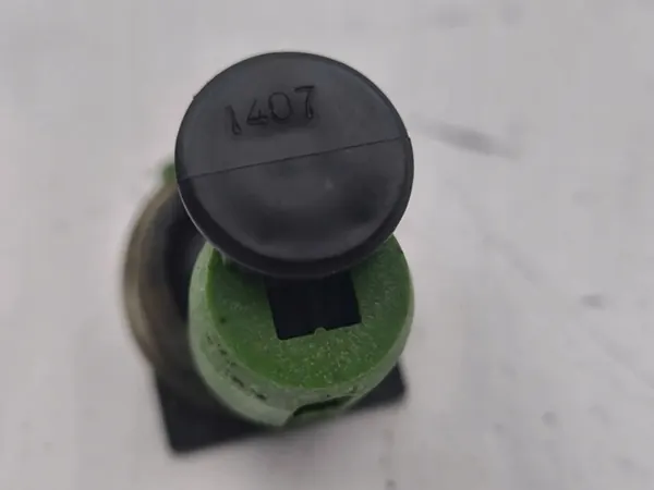 Tesla Model S Sensor OEM AMD130961 - Gebraucht image 6