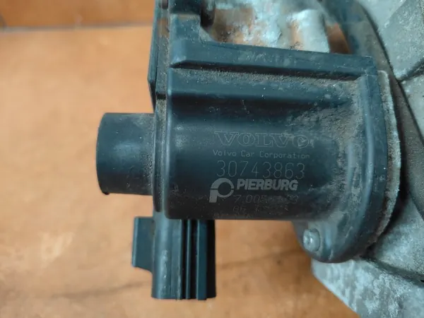 Volvo EGR-Kühler OEM 30743863 - Gebraucht image 5