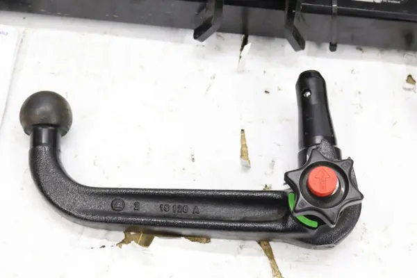 OEM 327068600001 Peräkärkikoukku Audi Q5 - Käytetty image 4