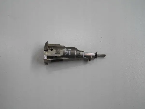 Insert de serrure porte Skoda Superb II OEM 3T0837167C image 2