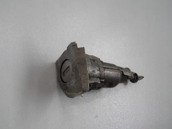 Insert de serrure porte Skoda Superb II OEM 3T0837167C image 3