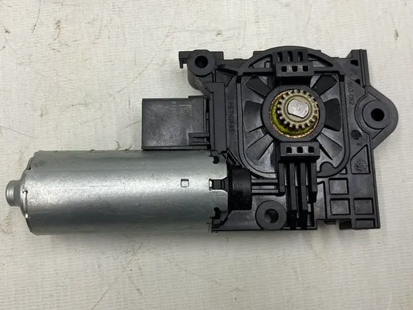 Mercedes Vito W447 Schiebedachmotor OEM 10029933 image 4