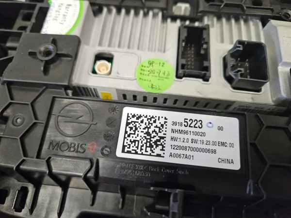 Opel Corsa F Radionäyttö OEM 9836756380 39185223 image 4