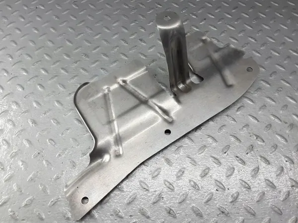 Escudo térmico subchassis OEM 9492677 BMW X5 G05 image 2