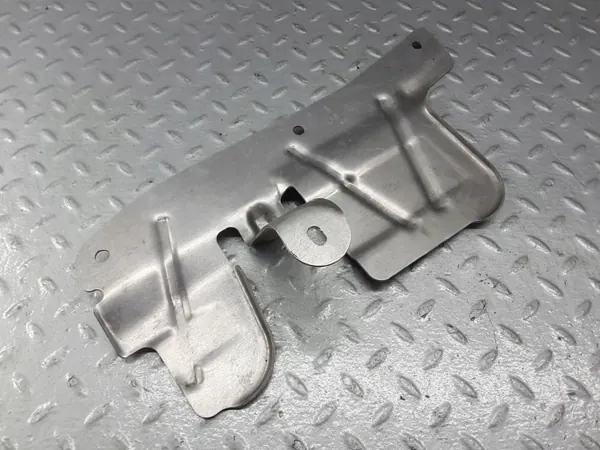Escudo térmico subchassis OEM 9492677 BMW X5 G05 image 3